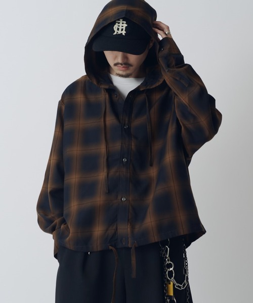Lui's(ルイス)の「オンブレーフードシャツ(シャツ/ブラウス・メンズ・ネイビー/アイボリー・S/M)」の2枚目の写真