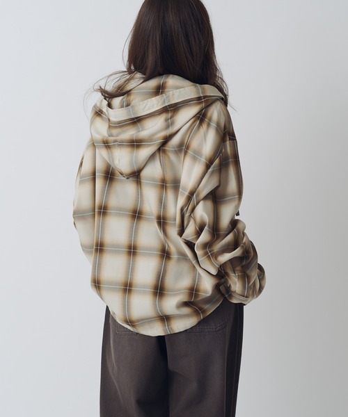 Lui's(ルイス)の「オンブレーフードシャツ(シャツ/ブラウス・メンズ・ネイビー/アイボリー・S/M)」の17枚目の写真