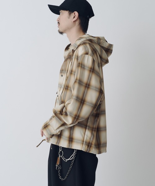 Lui's(ルイス)の「オンブレーフードシャツ(シャツ/ブラウス・メンズ・ネイビー/アイボリー・S/M)」の13枚目の写真