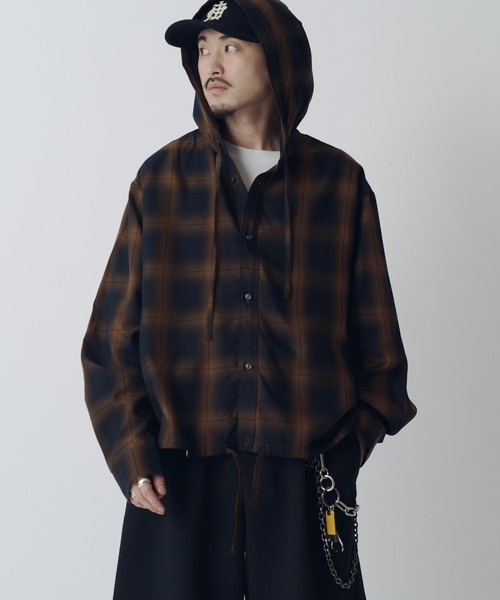 Lui's(ルイス)の「オンブレーフードシャツ(シャツ/ブラウス・メンズ・ネイビー/アイボリー・S/M)」の3枚目の写真