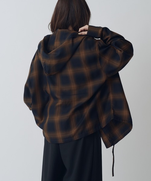 Lui's(ルイス)の「オンブレーフードシャツ(シャツ/ブラウス・メンズ・ネイビー/アイボリー・S/M)」の9枚目の写真