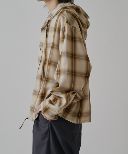 Lui's(ルイス)の「オンブレーフードシャツ(シャツ/ブラウス・メンズ・ネイビー/アイボリー・S/M)」の21枚目の写真