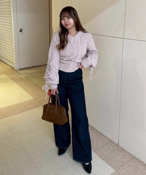 continuer de NICE CLAUP(コンティニューデナイスクラップ)の「レースアップモールケーブルニット(ニット/セーター・レディース・ピンク/ボルドー/オフホワイト/ブラック・FREE)」の19枚目の写真