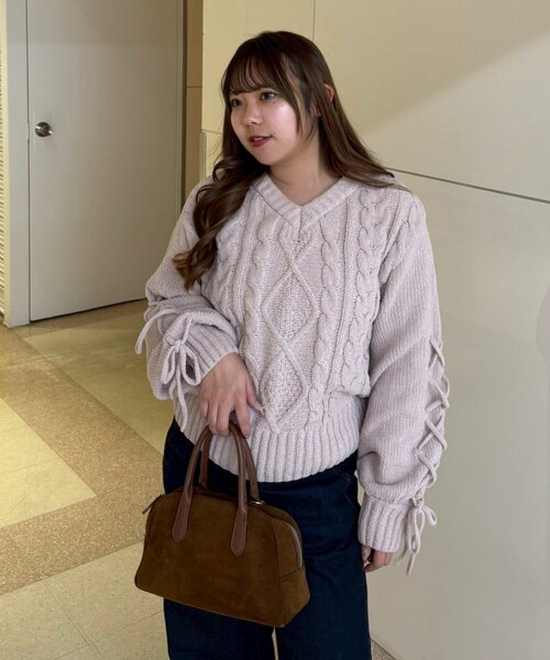 continuer de NICE CLAUP(コンティニューデナイスクラップ)の「レースアップモールケーブルニット(ニット/セーター・レディース・ピンク/ボルドー/オフホワイト/ブラック・FREE)」の17枚目の写真