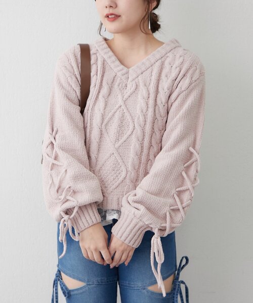 continuer de NICE CLAUP(コンティニューデナイスクラップ)の「レースアップモールケーブルニット(ニット/セーター・レディース・ピンク/ボルドー/オフホワイト/ブラック・FREE)」の12枚目の写真