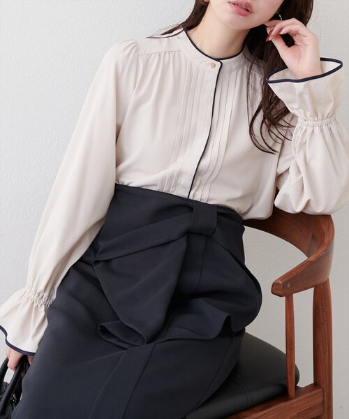 natural couture（ナチュラルクチュール）の「配色パイピングタックブラウス（シャツ/ブラウス・レディース・ピンク/その他1/グレイッシュベージュ/チャコールグレー/ベージュ・FREE）」の2枚目の写真