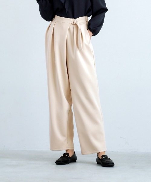 White Collection（ホワイトコレクション）の「【 リラクシーに映える 】 ハイストレッチライトポンチ・ウエストベルトデザインバレルレッグパンツ（その他パンツ・レディース・ネイビー/ブラック/ライトベージュ・S/M/L）」の3枚目の写真