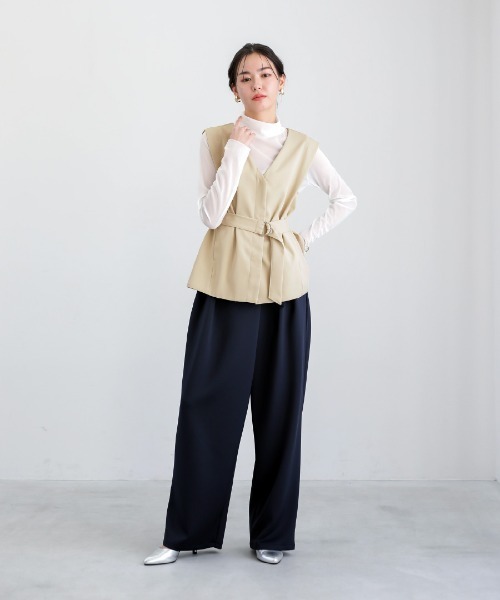 White Collection（ホワイトコレクション）の「【 リラクシーに映える 】 ハイストレッチライトポンチ・ウエストベルトデザインバレルレッグパンツ（その他パンツ・レディース・ネイビー/ブラック/ライトベージュ・S/M/L）」の12枚目の写真