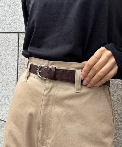 ISOOK（アイスー）の「【ISOOK / アイスー】ベーシックフェイクレザーベルト / レディース 合皮 オフィス 休日 ブラック ブラウン 黒 茶色（ベルト・レディース・ブラック/ブラウン・FREE）」の2枚目の写真