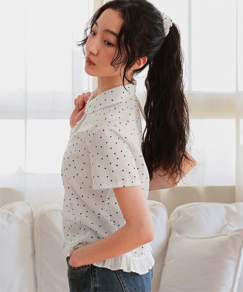 miette（ミエット）の「シュシュ付き丸襟ブラウス（シャツ/ブラウス・レディース・ドット/アイボリー/ブラック・L/M/S）」の3枚目の写真
