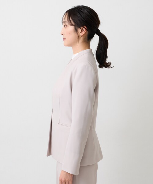 UNTITLED（アンタイトル）の「エアリーノーカラージャケット（ノーカラージャケット・レディース・チャコールグレー/ナチュラル/ネイビー・01/03/02/42/04/46/44/50/48/00）」の16枚目の写真