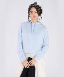 To b. by agnes b.（トゥービーバイアニエスベー）の「ロゴ刺繍 コットン ニューマカロンカラー スウェットフーディー（パーカー）」