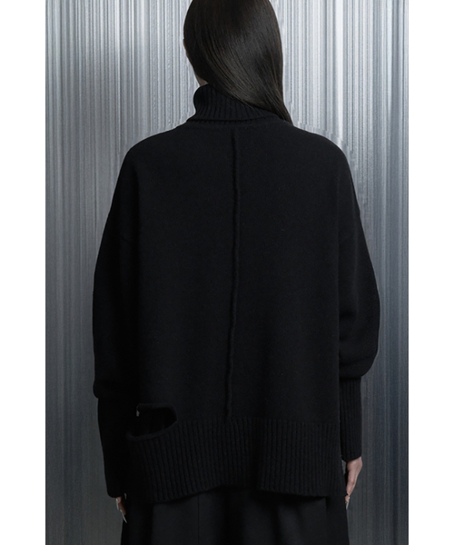 ETRE AU SOMMET(エトレオソメ)の「Soft Rib Cut Out Pin Point Turtleneck Knit (Black)(ニット/セーター・レディース・その他・FREE)」の3枚目の写真