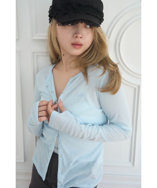 Smyeon（スミョン）の「Logo embroidery Long sleeve sheer cardigan/ロゴ刺繍シアーカットカーディガン（カーディガン/ボレロ・レディース・グレー/ライトブルー/ブラック/パープル/ミント・FREE）」の15枚目の写真