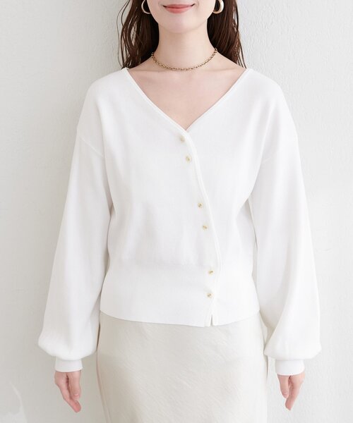 natural couture（ナチュラルクチュール）の「アシメデザイン釦カーデ（カーディガン/ボレロ・レディース・サックスブルー/オフホワイト/ピンク/ネイビー・FREE）」の9枚目の写真