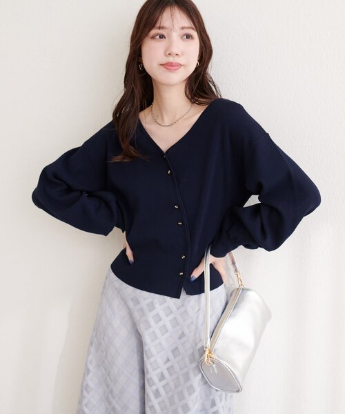 natural couture（ナチュラルクチュール）の「アシメデザイン釦カーデ（カーディガン/ボレロ・レディース・サックスブルー/オフホワイト/ピンク/ネイビー・FREE）」の21枚目の写真