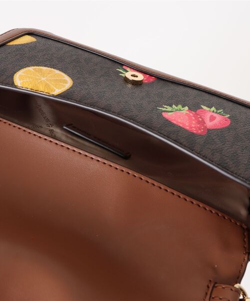 MICHAEL KORS(マイケルコース)の「SOHO SM CONV POUCHETTE XBODY クロスボディ(ショルダーバッグ・レディース・ブラウン・FREE)」の4枚目の写真