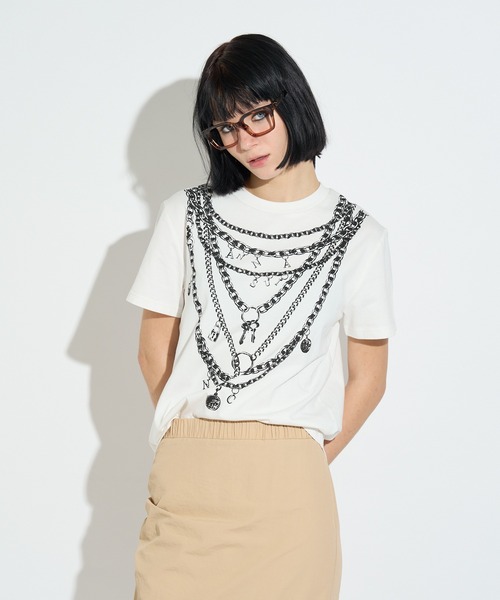 ANNA SUI NYC(アナ スイ エヌ ワイ シー)の「フェイクアクセサリープリントTシャツ(Tシャツ/カットソー・レディース・ブラック/ホワイト・FREE)」の1枚目の写真