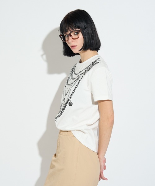 ANNA SUI NYC(アナ スイ エヌ ワイ シー)の「フェイクアクセサリープリントTシャツ(Tシャツ/カットソー・レディース・ブラック/ホワイト・FREE)」の5枚目の写真