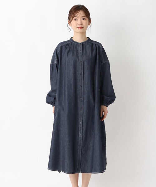 one'sterrace(ワンズテラス)の「デニムシャツロングワンピース(ワンピース・レディース・ネイビー系5・02)」の2枚目の写真
