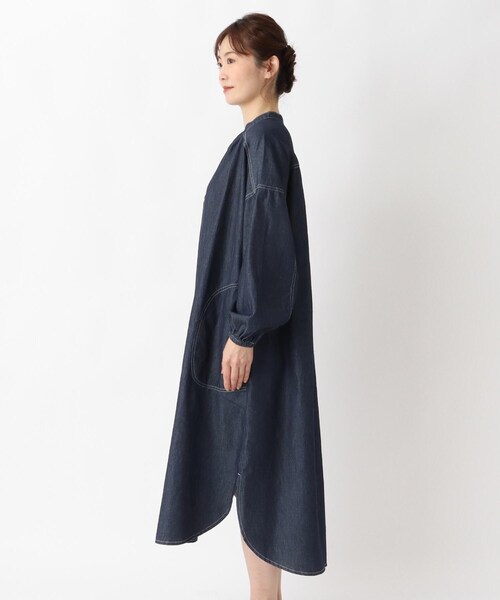 one'sterrace(ワンズテラス)の「デニムシャツロングワンピース(ワンピース・レディース・ネイビー系5・02)」の3枚目の写真