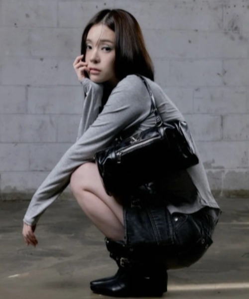 MUCENT(ムセント)の「◇MUCENT◇ブランド直輸入正規品/ANZ SLIM FIT R-NECK CARDIGAN アンツスリムフィットラウンドネックカーディガン(カーディガン/ボレロ・レディース・チャコール/グレー/ホワイト・FREE)」の13枚目の写真