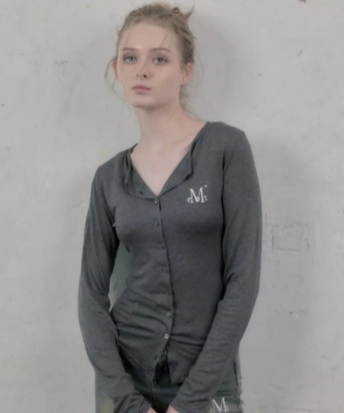 MUCENT(ムセント)の「◇MUCENT◇ブランド直輸入正規品/ANZ SLIM FIT R-NECK CARDIGAN アンツスリムフィットラウンドネックカーディガン(カーディガン/ボレロ・レディース・チャコール/グレー/ホワイト・FREE)」の15枚目の写真
