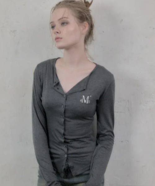 MUCENT(ムセント)の「◇MUCENT◇ブランド直輸入正規品/ANZ SLIM FIT R-NECK CARDIGAN アンツスリムフィットラウンドネックカーディガン(カーディガン/ボレロ・レディース・チャコール/グレー/ホワイト・FREE)」の16枚目の写真