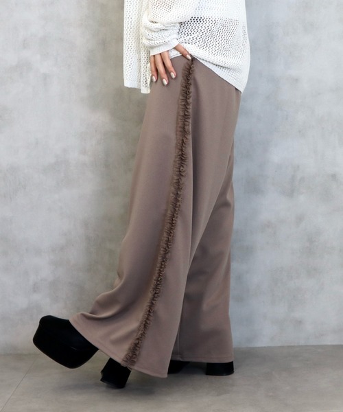 CECIL McBEE(セシルマクビー)の「カットツイルサイドフリルワイドパンツ(その他パンツ・レディース・モカ/ブラック・MEDIUM/LARGE)」の12枚目の写真
