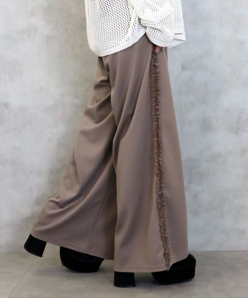 CECIL McBEE(セシルマクビー)の「カットツイルサイドフリルワイドパンツ(その他パンツ・レディース・モカ/ブラック・MEDIUM/LARGE)」の14枚目の写真