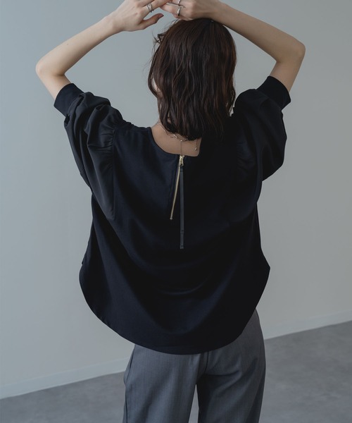 ANNA LUNA(アンナルナ)の「【ANNA LUNA】袖異素材 × バックジップ がポイントの プルオーバー(Tシャツ/カットソー・レディース・ネイビー/グレイッシュベージュ/ブラック・MEDIUM)」の19枚目の写真
