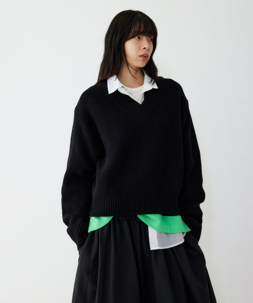 STUDIO TOMBOY(スタジオトムボーイ)の「Vネックプルオーバーニット_ブラック9105452103(ニット/セーター・レディース・ブラック・OS)」の1枚目の写真