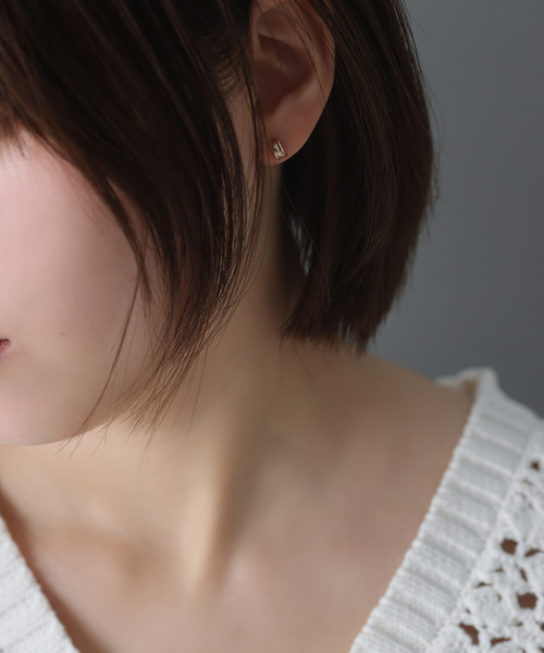 Lilas（リラ）の「《WEB限定》クロスラインピアス K10（両耳）（ピアス（両耳用）・レディース・ゴールド・FREE）」の3枚目の写真