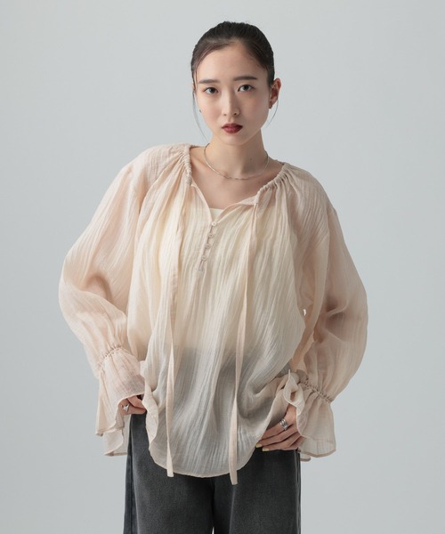 LEPSIM（レプシィム）の「シアーギャザー長袖ブラウス　639516（シャツ/ブラウス・レディース・オフホワイト/ナチュラル/ブラック・FREE）」の12枚目の写真