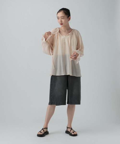 LEPSIM（レプシィム）の「シアーギャザー長袖ブラウス　639516（シャツ/ブラウス・レディース・オフホワイト/ナチュラル/ブラック・FREE）」の13枚目の写真