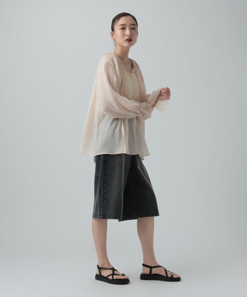 LEPSIM（レプシィム）の「シアーギャザー長袖ブラウス　639516（シャツ/ブラウス・レディース・オフホワイト/ナチュラル/ブラック・FREE）」の14枚目の写真
