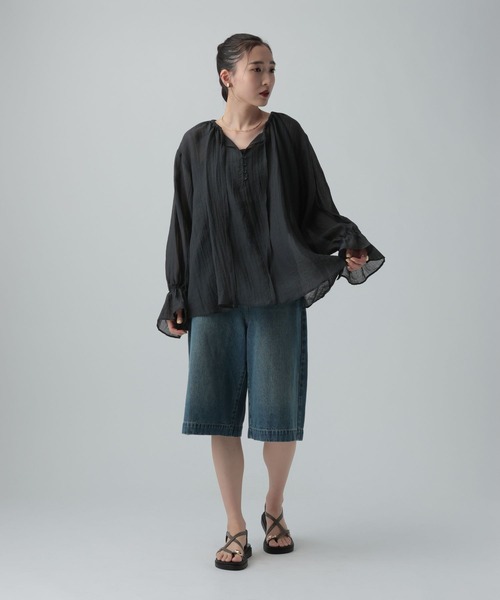 LEPSIM（レプシィム）の「シアーギャザー長袖ブラウス　639516（シャツ/ブラウス・レディース・オフホワイト/ナチュラル/ブラック・FREE）」の20枚目の写真