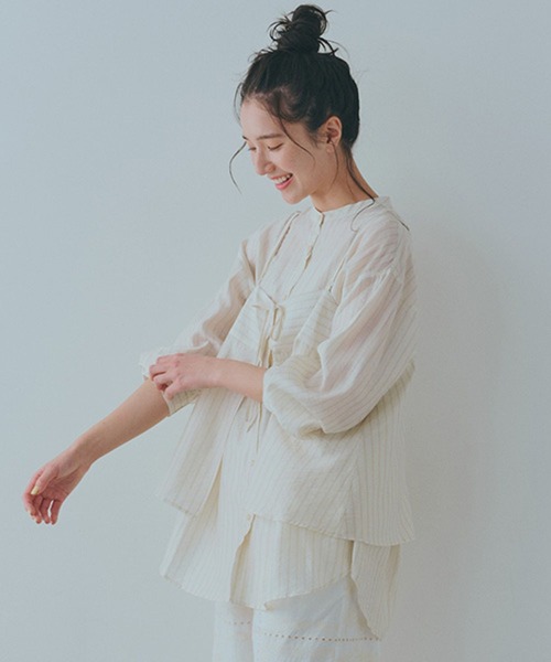 studio CLIP(スタディオクリップ)の「マルチWAYキャミソールセットシャツ(シャツ/ブラウス・レディース・ネイビー/ライトベージュ/オフホワイト・FREE)」の2枚目の写真