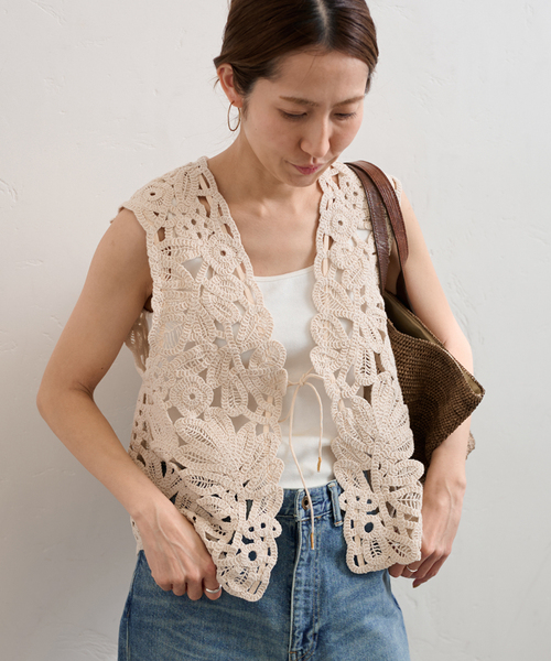 FRAMeWORK（フレームワーク）の「≪追加≫コットンレースエンブロイダリーVEST（その他アウター・レディース・ブラック/アイボリー・FREE）」の2枚目の写真