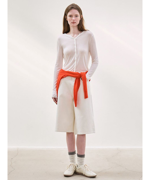 le(ル)の「v-neck ribbed button top (ivory)(Tシャツ/カットソー・レディース・その他・FREE)」の3枚目の写真