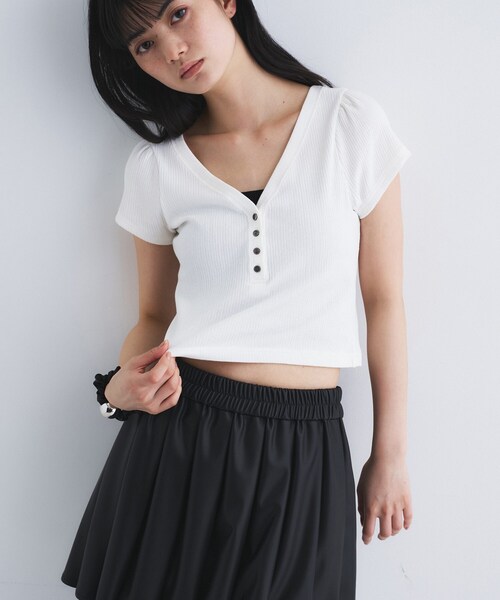 CODE A（コードエー）の「M everyday rib button tee（Tシャツ/カットソー・レディース・ライトブルー/ブラウン系その他/ブラック/ライトグリーン/ホワイト/グレー・00）」の2枚目の写真