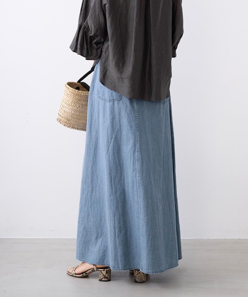 MICA&DEAL（マイカ＆ディール）の「フレアデニムスカート〈セットアップ対応〉（スカート・レディース・ライトブルー・36/38）」の2枚目の写真