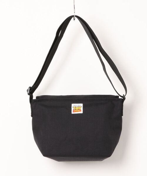 Manhattan Portage(マンハッタンポーテージ)の「Nylon Messenger Bag (SM) FZP MGNT / TOY STORY WOODY - BUZZ LIGHTYEAR(メッセンジャーバッグ・レディース・ブラック・SMALL)」の5枚目の写真
