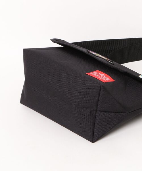Manhattan Portage(マンハッタンポーテージ)の「Nylon Messenger Bag (SM) FZP MGNT / TOY STORY WOODY - BUZZ LIGHTYEAR(メッセンジャーバッグ・レディース・ブラック・SMALL)」の6枚目の写真