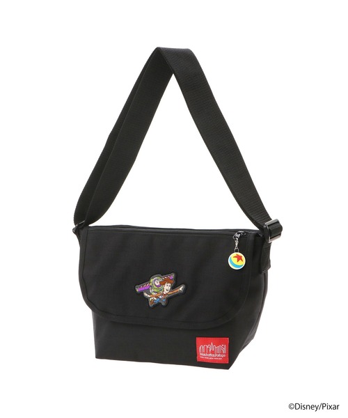 Manhattan Portage(マンハッタンポーテージ)の「Nylon Messenger Bag (SM) FZP MGNT / TOY STORY WOODY - BUZZ LIGHTYEAR(メッセンジャーバッグ・レディース・ブラック・SMALL)」の1枚目の写真