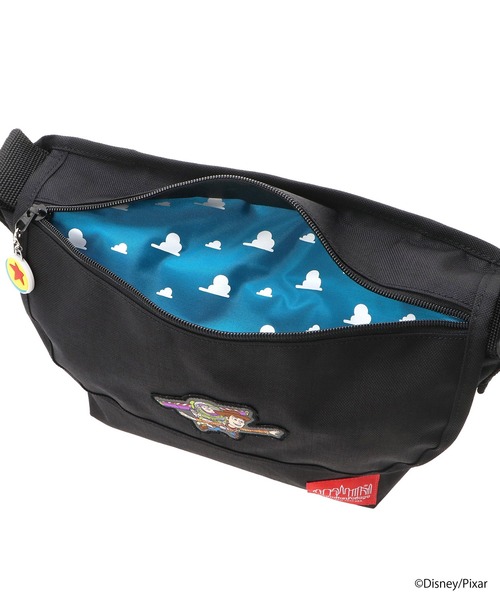 Manhattan Portage(マンハッタンポーテージ)の「Nylon Messenger Bag (SM) FZP MGNT / TOY STORY WOODY - BUZZ LIGHTYEAR(メッセンジャーバッグ・レディース・ブラック・SMALL)」の14枚目の写真