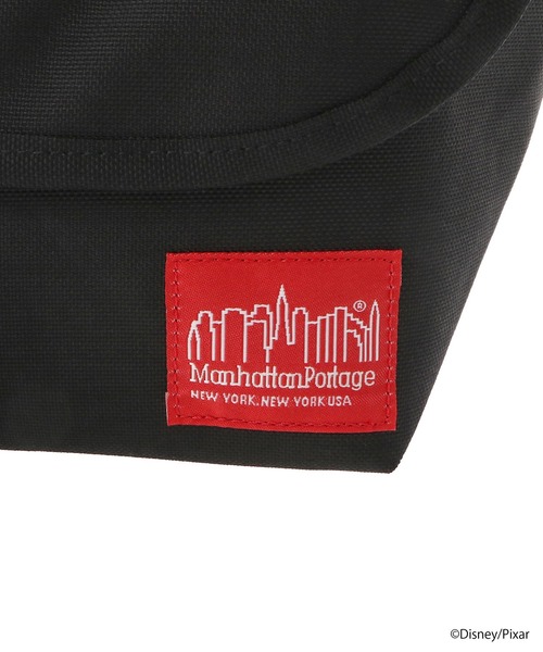 Manhattan Portage(マンハッタンポーテージ)の「Nylon Messenger Bag (SM) FZP MGNT / TOY STORY WOODY - BUZZ LIGHTYEAR(メッセンジャーバッグ・レディース・ブラック・SMALL)」の19枚目の写真