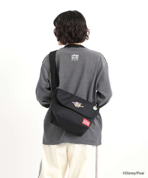 Manhattan Portage(マンハッタンポーテージ)の「Nylon Messenger Bag (SM) FZP MGNT / TOY STORY WOODY - BUZZ LIGHTYEAR(メッセンジャーバッグ・レディース・ブラック・SMALL)」の20枚目の写真