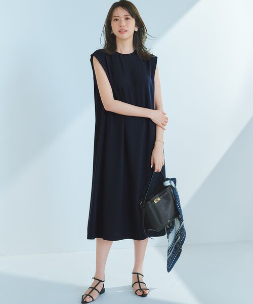 23区 L(ニジュウサンクオオキイサイズ)の「ストレッチジョーゼット スリーブレス ワンピース(ドレス・レディース・ライトグリーン系/ダークブラウン系/ネイビー系・44/46)」の4枚目の写真