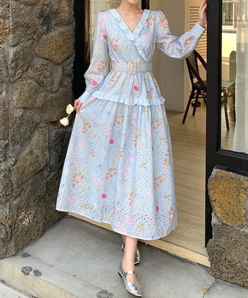 LUCPY（ラクピー）の「フラワープリントカシュクールロングワンピース（ワンピース・レディース・ブルー/ホワイト/ピンク・SMALL/MEDIUM/LARGE/X-LARGE）」の4枚目の写真